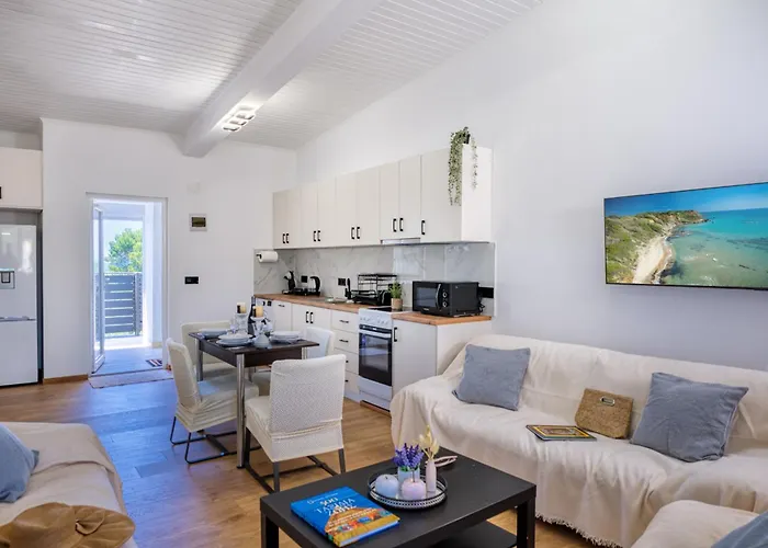 Elegant Seaview And Private Access Halikounas