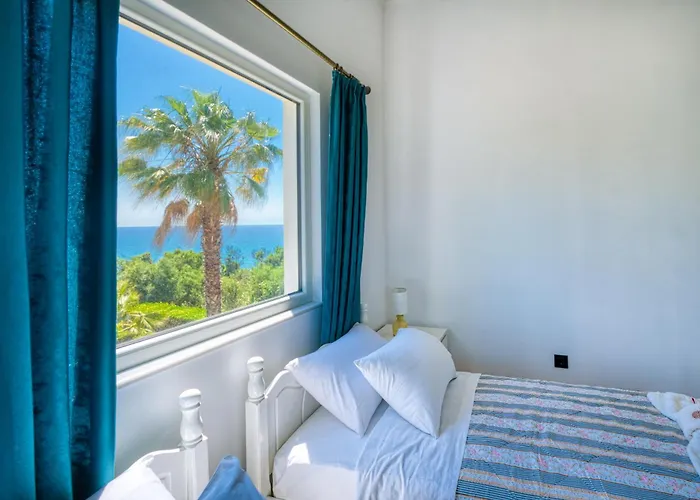 Elegant Seaview And Private Access Apartamento Halikounas